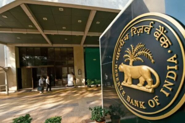 RBI does not target any level for rupee, says governor
