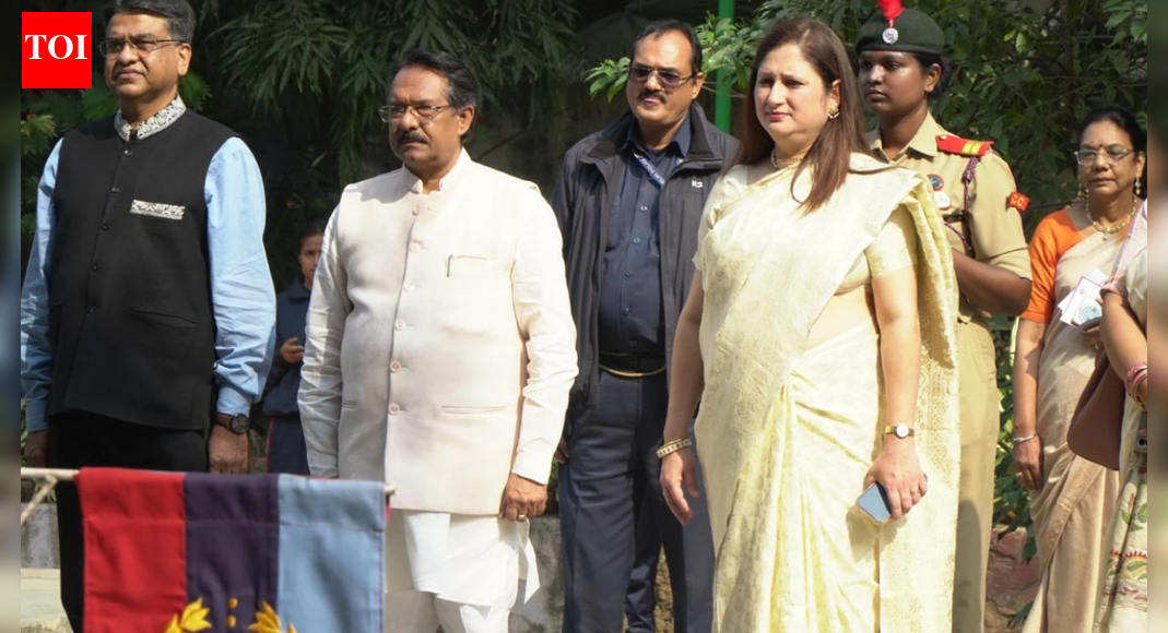 Kamala Nehru College celebrated its annual College Day with Union Minister Harsh Malhotra as Chief Guest. The event highlighted academic achievements, institutional growth, and infrastructural developments. Distinguished faculty and staff were recognized for their long service, alongside students awarded for outstanding performance. A vibrant cultural showcase and the release of college publications marked the occasion. . Kamala Nehru College, University of Delhi affiliate, held its annual College Day on November 21, at the College Auditorium in the presence of students, faculty, retired staff, parents and administrative staff. Harsh Malhotra, Minister of State for Road Transport and Highways and Corporate Affairs, attended the event as Chief Guest.The programme opened with Saraswati Vandana by Sangeetika, the Indian Music Society, followed by the lighting of the lamp and the Delhi University Anthem. Guests of Honour were also welcomed and felicitated.Principal Pavitra Bhardwaj presented the Annual Report, outlining academic progress, new institutional collaborations and infrastructural developments undertaken during the year.Harsh Malhotra addressed students and faculty and spoke about the contribution of women and the relevance of the Indian value system. Governing Body Chairperson Manoj Prasad also acknowledged the college’s work.The college recognised members of the teaching and non-teaching staff for long years of service. Faculty awardees included Madhu Khanna for 40 years, Bharati Dave for 35 years and Mamta Bhushan for 25 years. Geeta Mulik from the non-teaching staff was awarded for 35 years of service.Students also received special prizes for their achievements. Kajal Mishra was awarded All Rounder Student for 2024–25 and Shradha Srivastav received the Most Talented Student award for 2024–25. Nupur, the Indian Classical and Folk Dance Society, presented a cultural performance. The college also released its latest publications featuring academic and creative work.Student Union President Rajeshwari Shelke delivered the vote of thanks. The event concluded with the National Anthem and was conducted by Kasturi, Tanushka, Kanishka and Shivangi.End of ArticleFollow Us On Social MediaVideosEx-CIA Reveals Savage Reply To Imran Khan’s PTI After Apology Demand Over His India-Pak War Analysis’All 140 MLAs Are Mine’: DK Shivakumar Amid Karnataka CM Speculation; Siddaramaiah RespondsKabul Turns To India As New Trade Partner Amid Pak Blockades And Push For Fresh Regional CorridorsTejas Crashes In Dubai Air Show Display As Massive Fireball Sparks Panic, Pilot Succumbs To InjuriesDeadly 5.5 Earthquake Rocks Bangladesh, Killing At Least Six, Triggers Widespread Panic Across DhakaIndia Demands End To Veto Manipulation And Calls For Comprehensive Reform Of The UN Security CouncilOperation Sindoor 2.0 Talk Rises As Expert Says India Must Hit Pak But Fix White Collar Terror TooIn Fiery UK Conclave Speech, Suhel Seth Says India Has Evolved Beyond 1947, Now Shapes Global PowerShashi Tharoor Says The UN Cannot Be Abandoned Despite Gaza And Ukraine At Desmond Tutu LecturePiyush Goyal Says India And Israel Are Emotionally Close, Recalls Pahalgam And Delhi Terror Attacks123PhotostoriesHow to make Zero-Oil Soya Biryani at homeFrom FOMO to Slaps: New age Gen Z terms parents should know7 Ocean-inspired baby names that sound calm and sereneBaby girl names inspired by Bible characters perfect for gen alpha babiesWorld Television Day: 10 remarkable facts about theidiotbox5 high-fiber foods to combine with broccoli and easy dishes10 effective ways to keep pollution out of your home!From ‘120 Bahadur’ to ‘The Family Man 3’: Movies and OTT releases to watch this weekendHow Bollywood mothers turned tender love into unshakeable strength on screenMumbai Infrastructure Boost: LBS Marg-BKC Flyover Connector Nears Early Completion, Promises Seamless Traffic Flow123Hot PicksDelhi AQI TodayBihar Minister List 2025Bihar CM Oath CeremonyGold rate todaySilver rate todayPublic Holidays NovemberBank Holidays NovemberTop TrendingBest Rockstar Games to Play for GTA 6Savannah JamesWayne GretzkysTrevon DiggsDelhi School Suicide CaseKolkata EarthquakeCandace OwensGavin BrindleySophie CunninghamMLB Trade Rumors