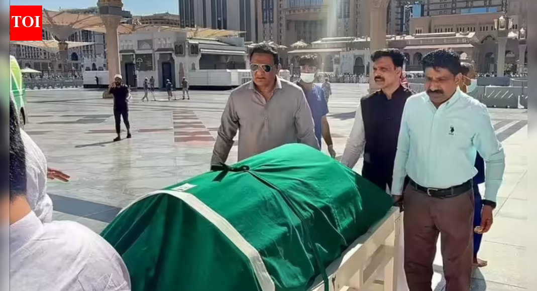 Umrah pilgrims laid to rest in Medina, families to return on November 27