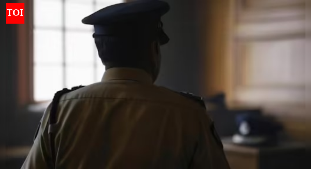 ‘Hand on shoulder, kiss on cheek’: Gujarat cop named as teen’s molester in lift