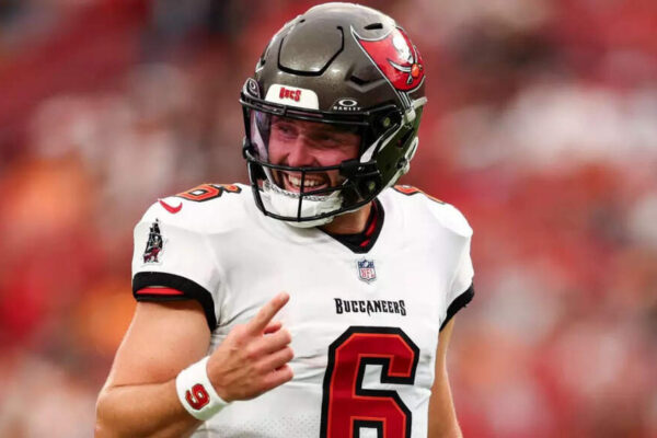 Baker Mayfield injury update: Buccaneers QB exits with shoulder sprain during matchup against Rams, MRI to determine severity