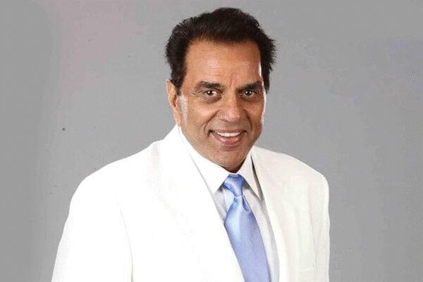 Dharmendra Passes Away: Bollywood’s ‘He-Man’ leaves a huge void in the industry; Hema Malini, Esha Deol, Amitabh Bachchan, Salman Khan and others reach crematorium