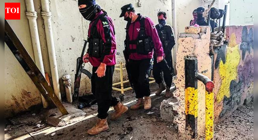 Suicide bombers attack paramilitary force HQ in Peshawar, 6 killed