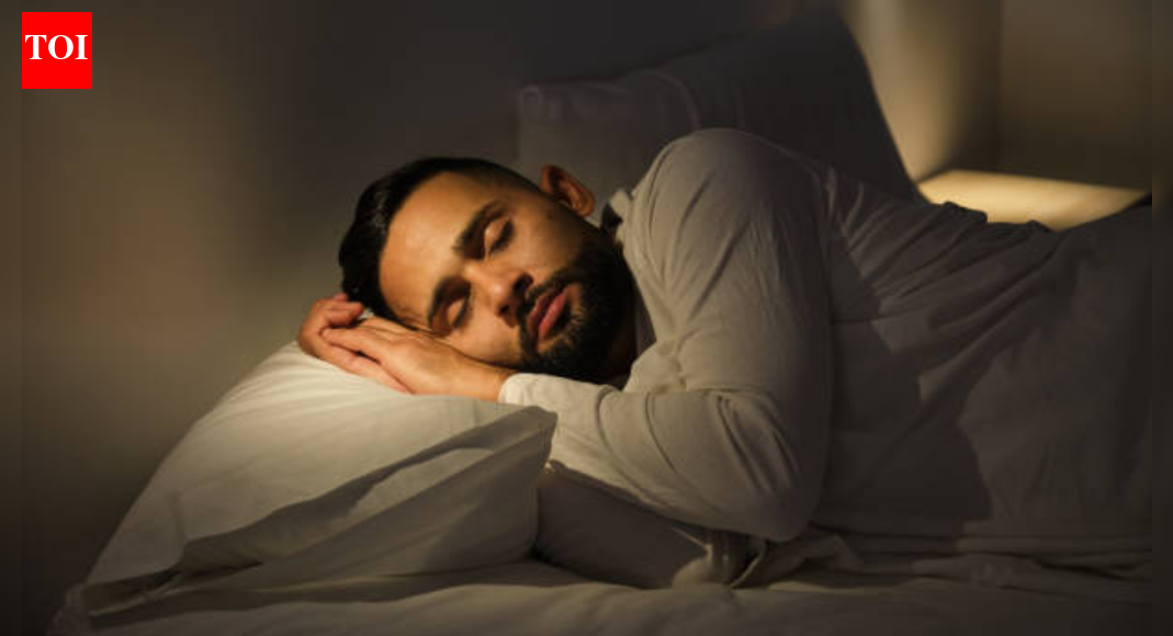 Heart health: How does inadequate or irregular sleep affect the heart and blood vessels, and what mechanisms could trigger cardiac events? |