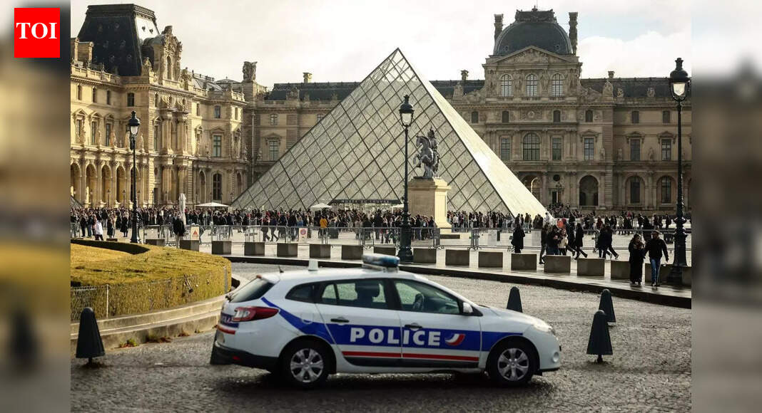 Four new arrests in Louvre heist: Two men and two women aged 31–40; 2 million jewels still missing