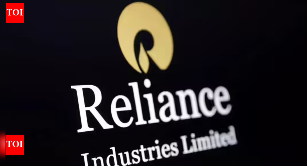 Reliance leads rally: Shares touch 52-week high; market cap tops Rs 21 lakh crore