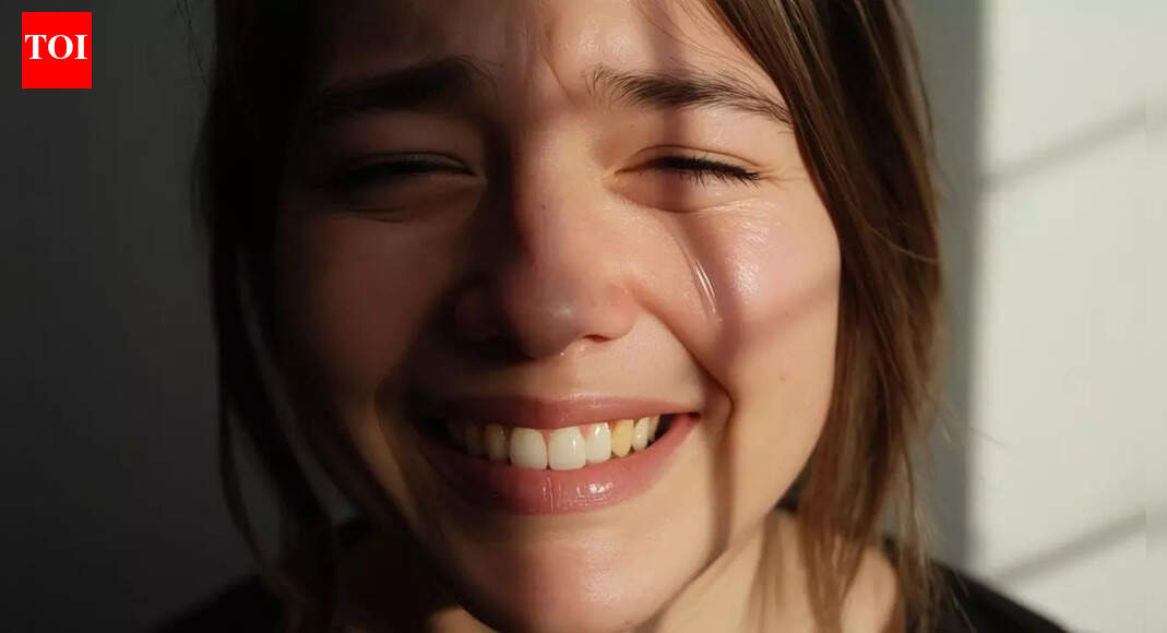 Why some people smile when they hear bad news: The psychology behind unexpected emotional reactions |