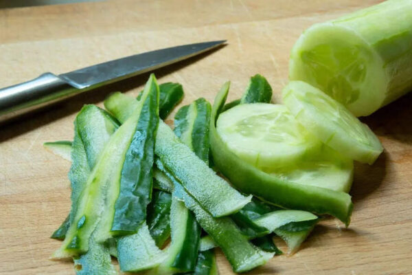 Why peeling cucumbers can reduce their health benefit: How eating with the skin improves digestion and nutrition |
