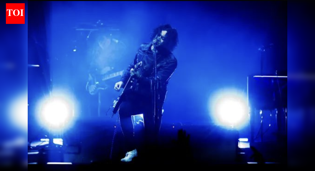 Who is Jack White performing with Eminem at the Packers-Lions Thanksgiving halftime?