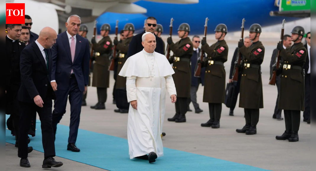 Pope signals interfaith push in his Turkiye visit