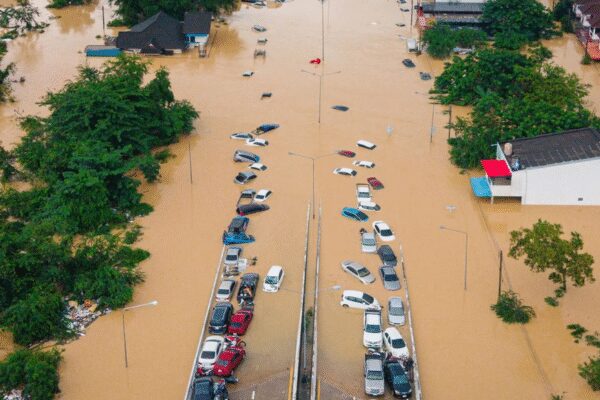 Thailand floods: Death toll rises to 145; receding waters reveal large-scale devastation, millions affected