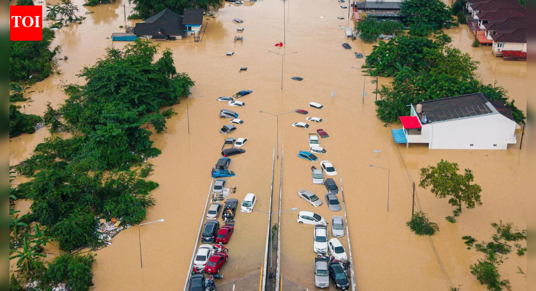 Thailand floods: Death toll rises to 145; receding waters reveal large-scale devastation, millions affected