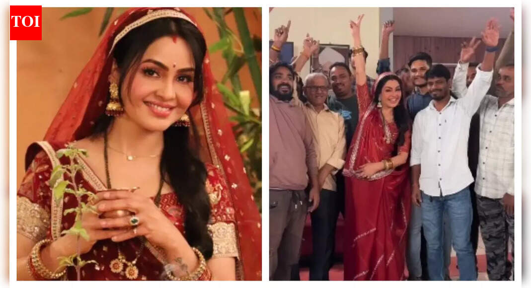 Shubhangi Atre wraps up her journey on Bhabiji Ghar Par Hain; shares emotional moments from her final day on set; watch |