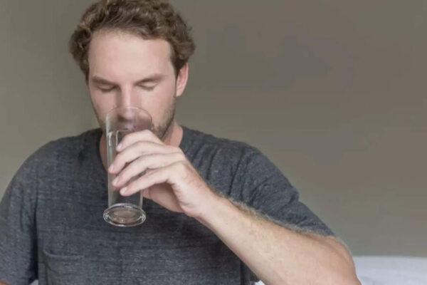 What happens when you drink warm water before bed: Benefits for digestion, body, and possible drawbacks |