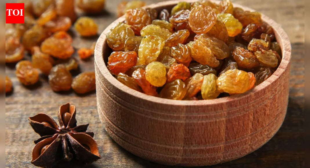 Soaked vs dried raisins: Health benefits, nutritional value, digestive support, and which is healthier |