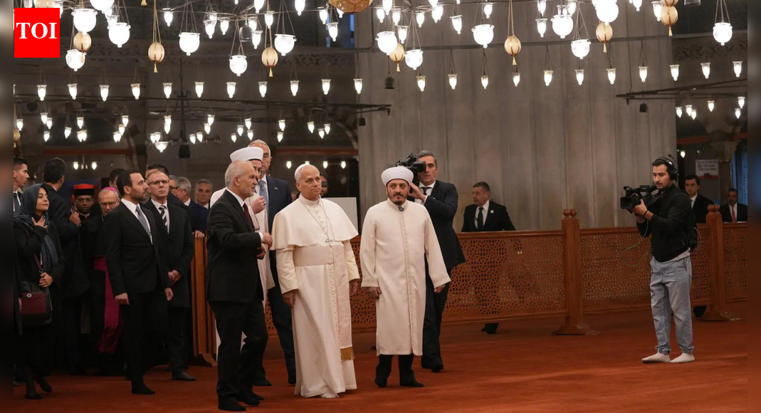Pope visits Istanbul’s Blue Mosque, but does not pray, as he focuses on unifying Christians