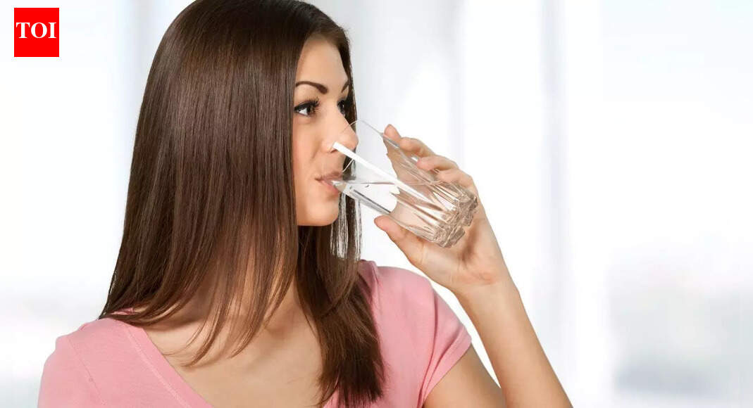 How much water is enough in winter: Signs you are drinking too little |