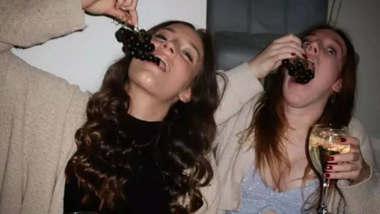 Can eating 12 grapes under the table on New Year Eve really help you find love? The viral NYE trick every single should must try