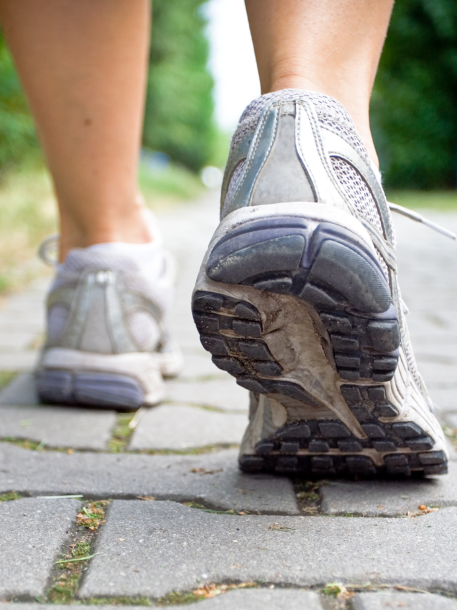 ​5 lesser-known health benefits of backward walking