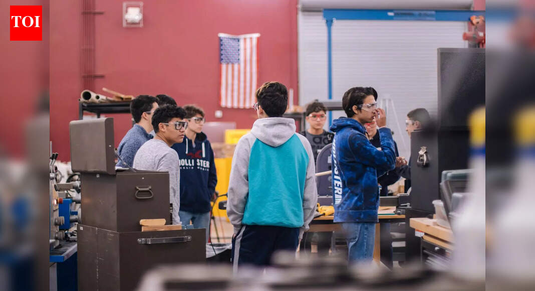US colleges face  billion loss as new international student enrollment drops sharply in 2025