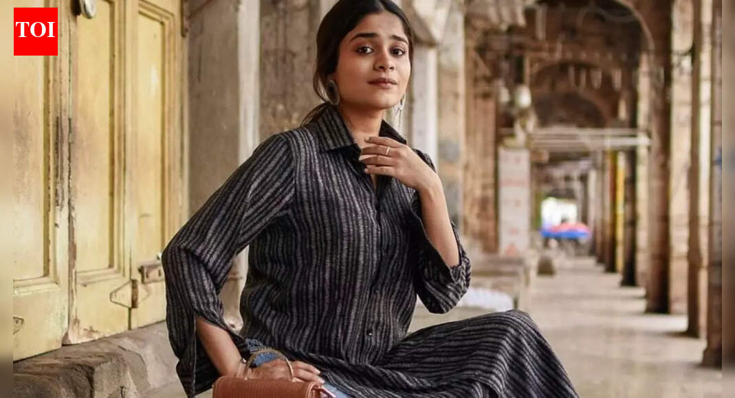 Reeva Rachh breaks down in tears on stage as ‘Laalo – Krishna Sada Sahaayate’ crosses Rs 100 crore: Watch