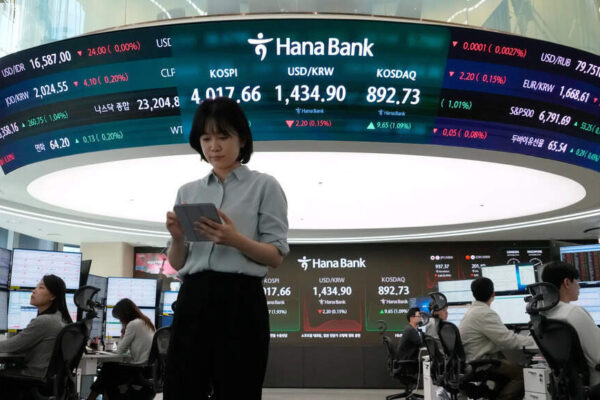 Asian stocks today: Markets trade mixed ahead of US economic data; HSI nears 1% loss; Nikkei adds over 800 points