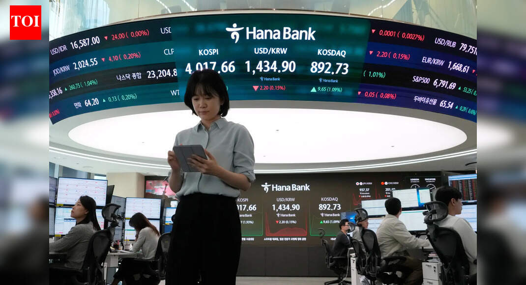 Asian stocks today: Markets trade mixed ahead of US economic data; HSI nears 1% loss; Nikkei adds over 800 points