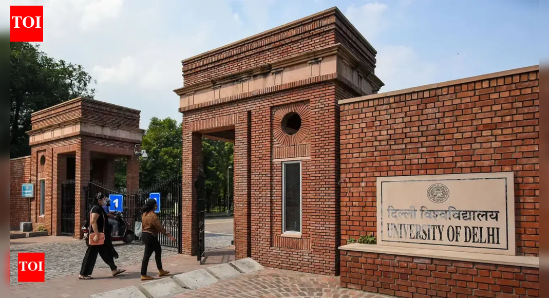 Delhi University bomb scare: Threat emails sent to Ramjas, Deshbandhu colleges; police rush in