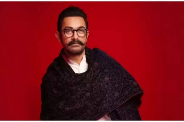 ‘Are you Aamir Khan?’ Mr Perfectionist nods with a smile as a woman tries to confirm his identity