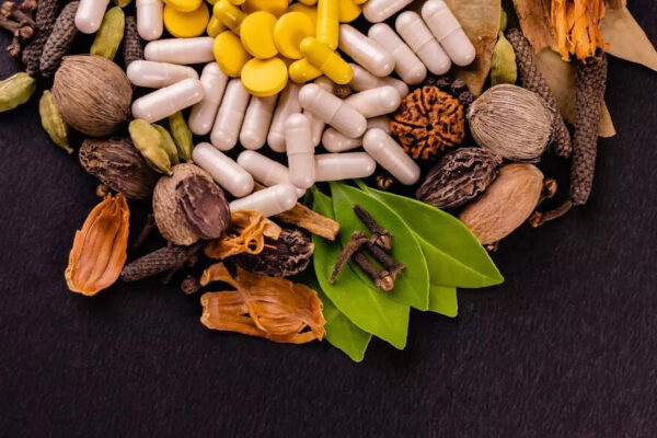 Is it OKAY to take ayurvedic and allopathic medicines together? Here’s what you need to know about risks, benefits, and safe use |