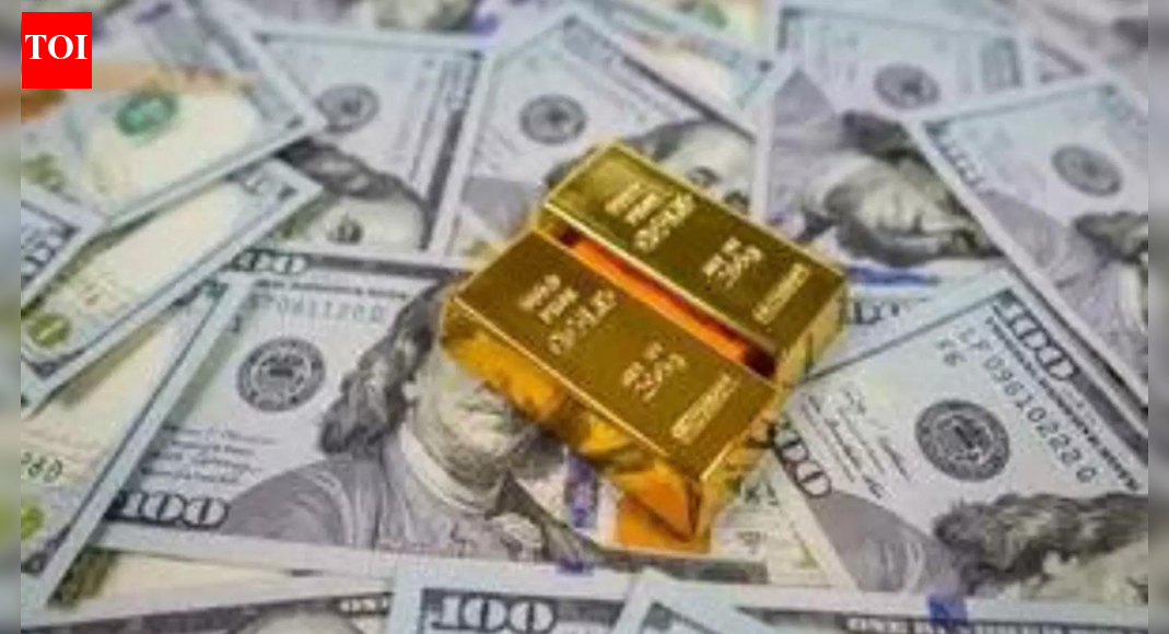 Forex reserves fall by .88 bn to 6 bn as FCA declines; gold holdings rise: RBI