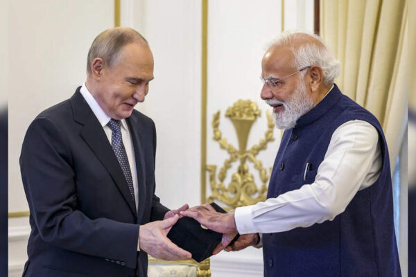 Putin promises non-stop energy, PM says Russia ties like pole star