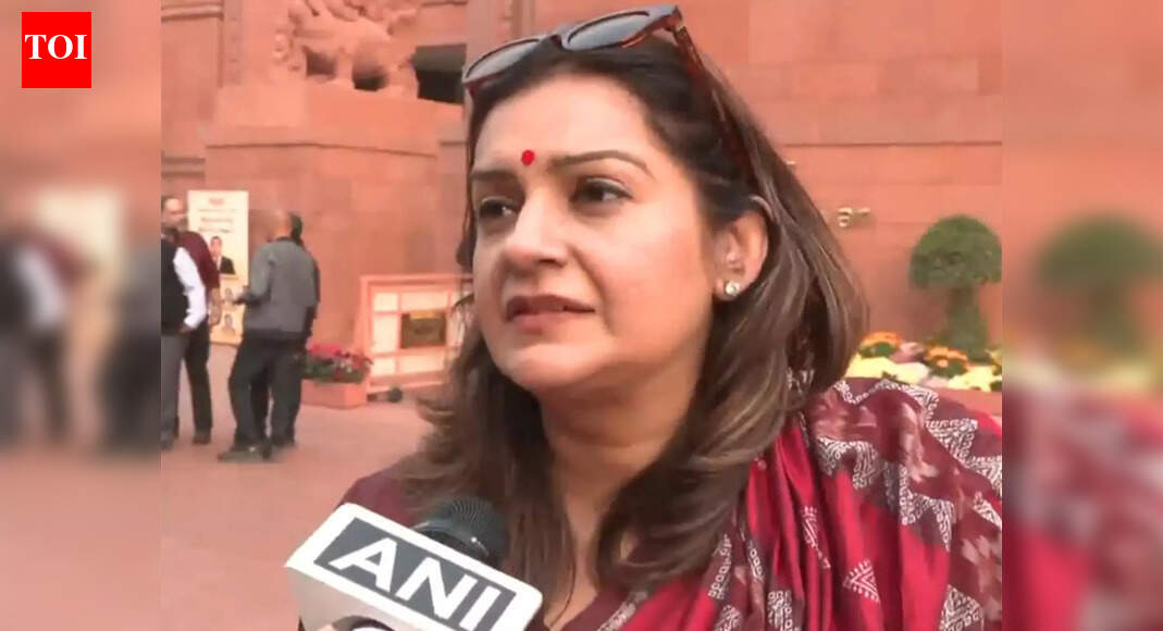 Shiv Sena (UBT) MP Priyanka Chaturvedi slammed the Centre for excluding Congress leaders Mallikarjun Kharge and Rahul Gandhi from President Murmu’s state dinner for Vladimir Putin. She termed the move “petty,” arguing the President’s office should be bipartisan. Congress leaders echoed this sentiment, questioning the guest list and alleging government insecurity. Priyanka Chaturvedi (File photo/ANI) NEW DELHI: Shiv Sena (UBT) MP Priyanka Chaturvedi on Saturday criticised the Centre for not inviting Congress president Mallikarjun Kharge and Congress leader Rahul Gandhi — the leaders of the opposition (LoP) in the Rajya Sabha and Lok Sabha, respectively — to the state dinner hosted by President Droupadi Murmu in honour of Russian President Vladimir Putin.Chaturvedi, a former Congress leader, described the omission as “petty.”“The position of the President is not affiliated with any political side. It is bipartisan. So the President has to take note of all sides… No trend should be started that further pollutes democratic rules and regulations. The dignity and responsibility attached to the President’s office must be upheld. It looked very petty that only the ruling side was invited,” she told news agency ANI.Earlier, in a post on X, Chaturvedi accused the government of “hijacking” the state visit, writing: “Dear @rashtrapatibhvn, your role in democracy is bipartisan… Unfortunate to see a state banquet to welcome a foreign dignitary being hijacked by the government to keep away leaders of the opposition. This doesn’t augur well for democracy and only shows the pettiness of the ruling dispensation. Don’t become another toolkit in their hand to throttle long-held customs and traditions.”Congress general secretary Jairam Ramesh had confirmed that the two LoPs were not invited to the official dinner at Rashtrapati Bhavan.Congress leader Pawan Khera also questioned the decision to invite party colleague Shashi Tharoor while excluding senior leaders, saying he was “quite surprised” by the guest list.Gandhi also alleged that the government had not scheduled a meeting between him, in his capacity as LoP, and President Putin, attributing the move to the government’s “insecurity.”The Russian president was on a two-day visit to Delhi on Thursday and Friday — his first trip to India since December 2021 and the first since the outbreak of the Ukraine war.About the AuthorTOI News DeskThe TOI News Desk comprises a dedicated and tireless team of journalists who operate around the clock to deliver the most current and comprehensive news and updates to the readers of The Times of India worldwide. With an unwavering commitment to excellence in journalism, our team is at the forefront of gathering, verifying, and presenting breaking news, in-depth analysis, and insightful reports on a wide range of topics. The TOI News Desk is your trusted source for staying informed and connected to the ever-evolving global landscape, ensuring that our readers are equipped with the latest developments that matter most.”Read MoreEnd of ArticleFollow Us On Social MediaVideosUS Singer Calls PM Modi World’s Top Leader, Warns Washington To Recalibrate Its India Strategy FastEx-Pentagon Official Says Asim Munir Must Be Arrested As He Slams US Policy, Calls For India ApologyAfter Rajnath’s Babri Remark, Sonia Targets BJP In Fiery Counterattack Over Maligning Nehru LegacyMurshidabad Tense as Humayun Kabir Faces Heat Over ‘Babri Masjid’ Foundation and Heavy DeploymentEx-Pentagon Official Credits Trump For India-Russia Bonhomie, Calls His India Policy HypocriticalShashi Tharoor’s Presence At Putin Dinner Sparks Congress Outrage Over Rahul, Kharge Missing Invite’Grow Together’: In Parting Speech, Putin Adopts PM Modi’s ‘Sabka Saath, Sabka Vikas’ Mantra”Next Year in Russia…” Deputy PM Manturov Urges Indian Companies to Expand Bilateral Trade”Ordinary Indians Pay Price” Rahul Gandhi Calls Indigo Chaos The ‘Cost Of Monopoly Model’India, Russia Renew Call for Inclusive UN Security Council Structure: MEA123PhotostoriesSonam Kapoor stuns in double Banarasi Kadhwa border saree: Is this the most iconic pregnancy saree look ever?IndiGo Flight Chaos at IGI: Family Stranded, Terminals Jammed, Passengers Wait Hours, Fares Surge, No Clear UpdatesWhat is the Portfolio diet, what does it comprise and how it helps the heart8 quick, high-protein breakfasts as recommended by a top gastroenterologistThe Holy Book You Must Read According To Your Birth NumberFrom Bollywood to Hollywood: Stars who crossed bordersWhy people are going crazy over the Chinese Persimmon and what makes this fruit specialLegendary artist Frank Gehry passes away at 96: A look at his 7 most iconic buildings7 bizarre animal eyes that defy everything you know about visionSilsila, Darr and Chandni; Yash Chopra’s love triangles that made heartbreak look impossibly beautiful123Hot PicksIndigo Flight DelayPutin India VisitWorld NewsGold rate todaySilver rate todayPublic Holidays NovemberBank Holidays NovemberTop TrendingDelhi Student MurderDelhi Airport AdvisoryIndigo Flight CancellationCandace OwensAryna Sabalenka Net WorthHow to get danny Phantom in FortniteTravis KelceJohn Cena FinalJEE Advanced Exam DateDDA RecruitmentExam Schedule