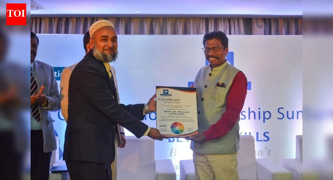 Prakash Divakaran honoured with leadership award at National Summit 2025