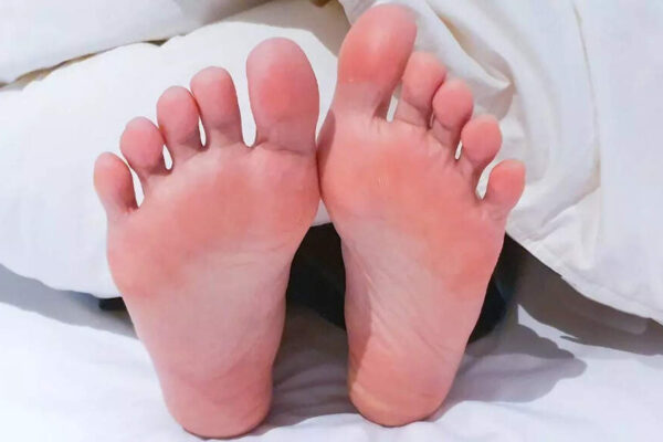 How to keep your feet warm during winter and stop cold toes from ruining your day |