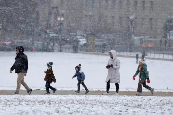 18 million under winter alerts: Heavy snow, subzero cold sweep US