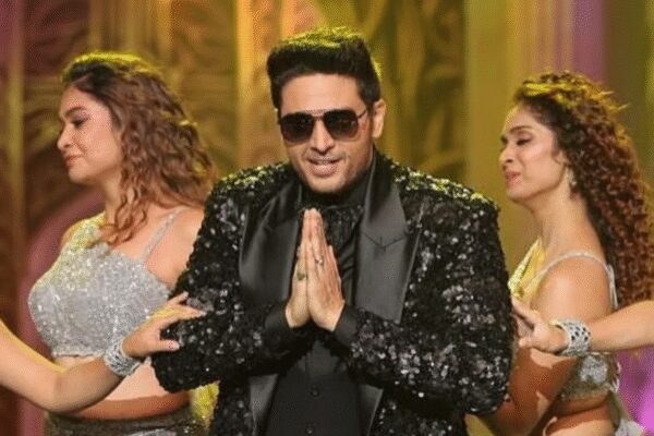 Bigg Boss 19 Winner: Gaurav Khanna lifts the grand trophy; takes home Rs 50 lakh cash prize and car |