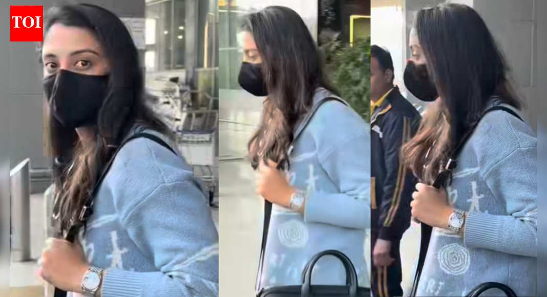 Smriti Mandhana makes FIRST public appearance after calling off wedding with Palash Muchhal, spotted at the airport wearing a mask