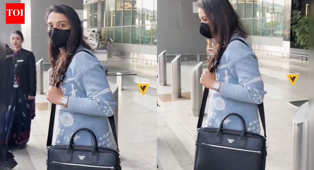 Smriti Mandhana seen in public for the first time after calling off wedding – Watch