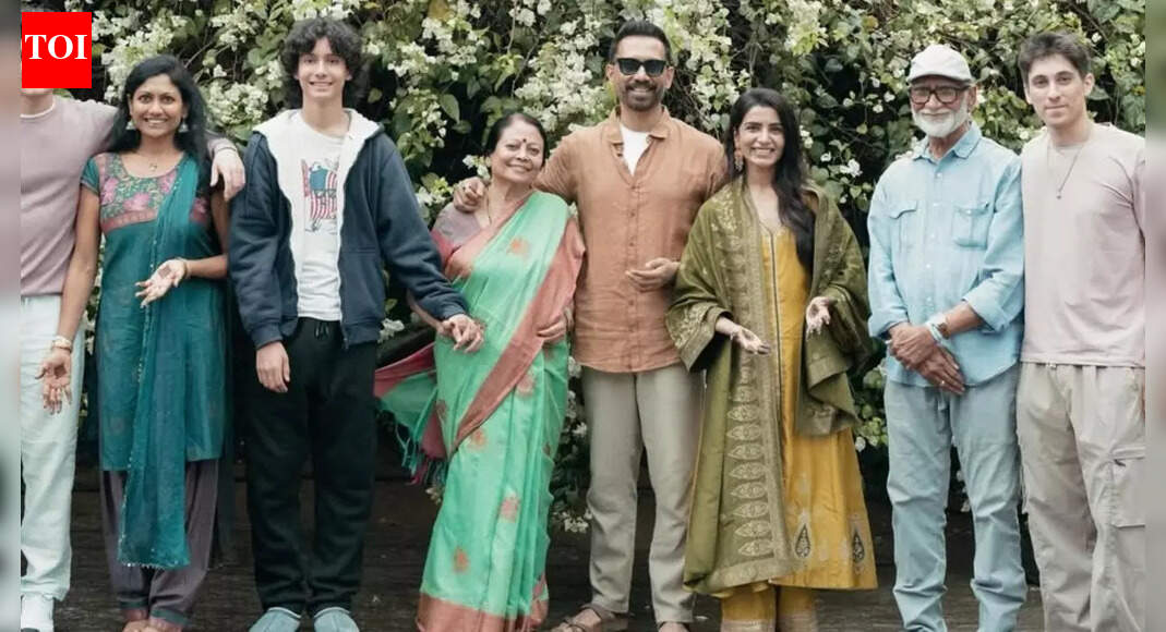 Samantha Ruth Prabhu–Raj Nidimoru’s UNSEEN mehendi PIC melts hearts; ‘The Family Man’ director’s sister captions,’Love shared is love multiplied’ |