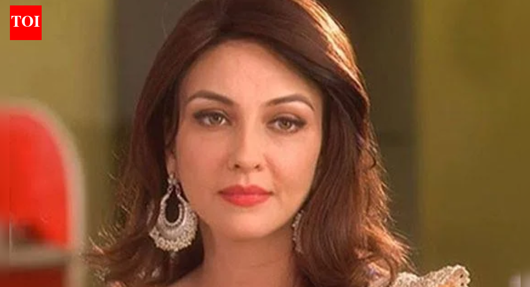 ‘Dhurandhar’ actress Saumya Tandon DENIES taking swipe at any spyverse, CLARIFIES her ‘heroines singing songs on exotic beaches’ remark: ‘I’m not taking a jab at anyone’