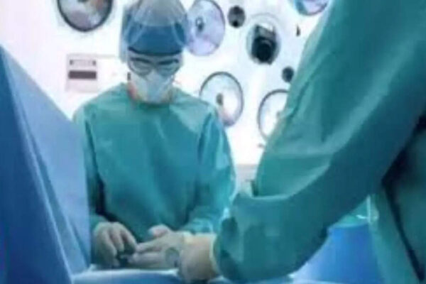 Uttar Pradesh: Fake, drunk doctor performs surgery watching YouTube video; cuts multiple veins, woman dies