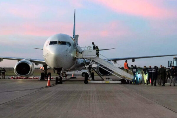 Deportation airlines: DHS signs 0 million deal to buy 6 Boeing 737 jets | World News