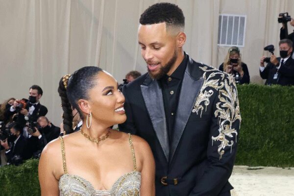 “Ladies are waiting for their moment”: Stephen Curry’s wife Ayesha Curry opens up about women “lurking” around the NBA legend