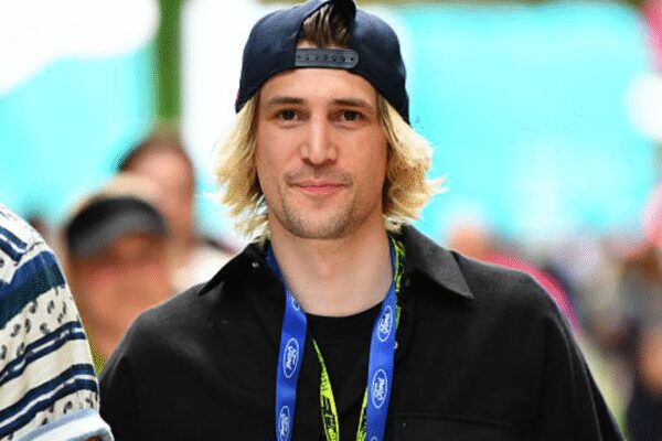 Felix xQc sparks massive outrage after calling VTubers “disgusting” and “elitist weirdos” in explosive rant