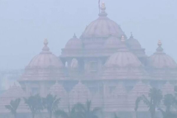 Delhi AQI: Heavy smog blankets city, air quality edges towards ‘severe’ zone; airport issues advisory