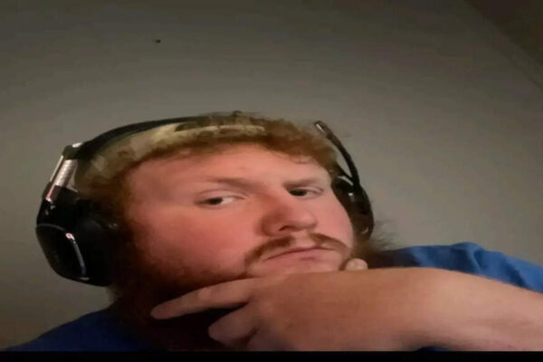 CaseOh reacts on stream to MoistCr1TiKaL winning content creator of the year 2025