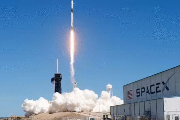 Biggest IPO ever? Insider share sale sets SpaceX valuation at 0 billion; 2026 market debut possible