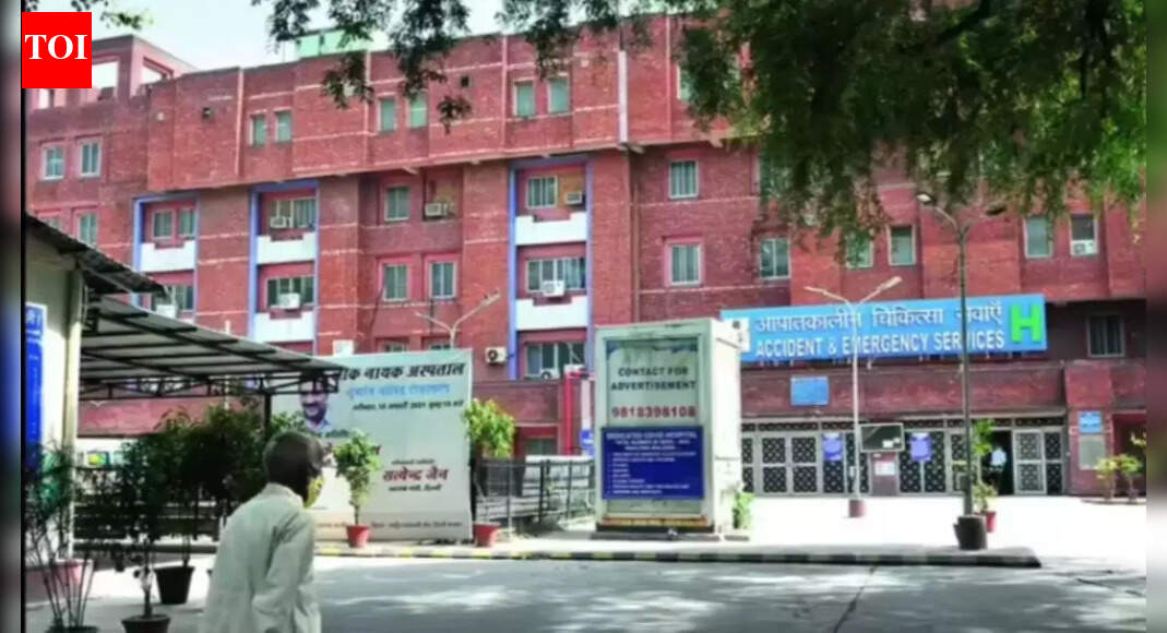 Delhi plans to run 11 govt hospitals on PPP model | India News