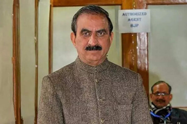 CM: Ban on students carrying mobile phones in Himachal schools from next academic session